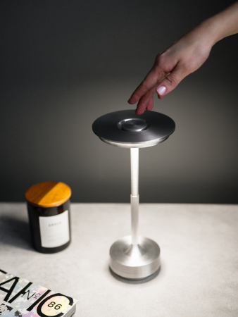 Лампа настольная d=13 см. h=27,5 см. 3 цвета, сенсорная регулировка яркости, алюм., серебристая LED HIGH-TECH MGline /1/20/ ВДОХНОВЕНИЕ